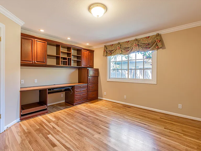 794 Manor Way — Photo 25