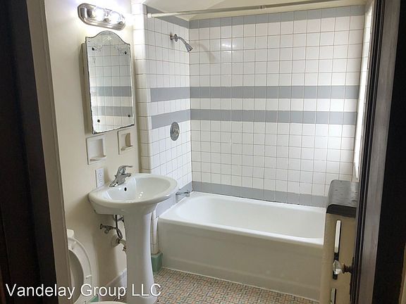 3rd image of 901 E Center St #8369702