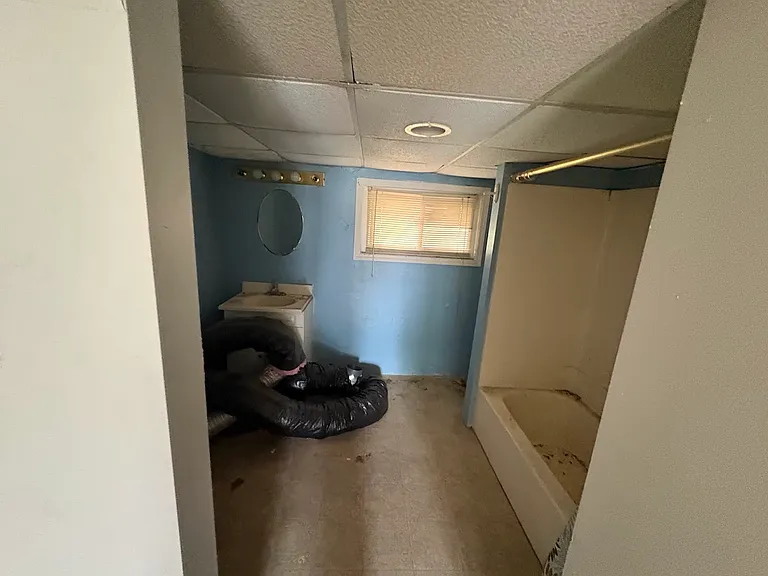 221 E Cherry St — Photo 20