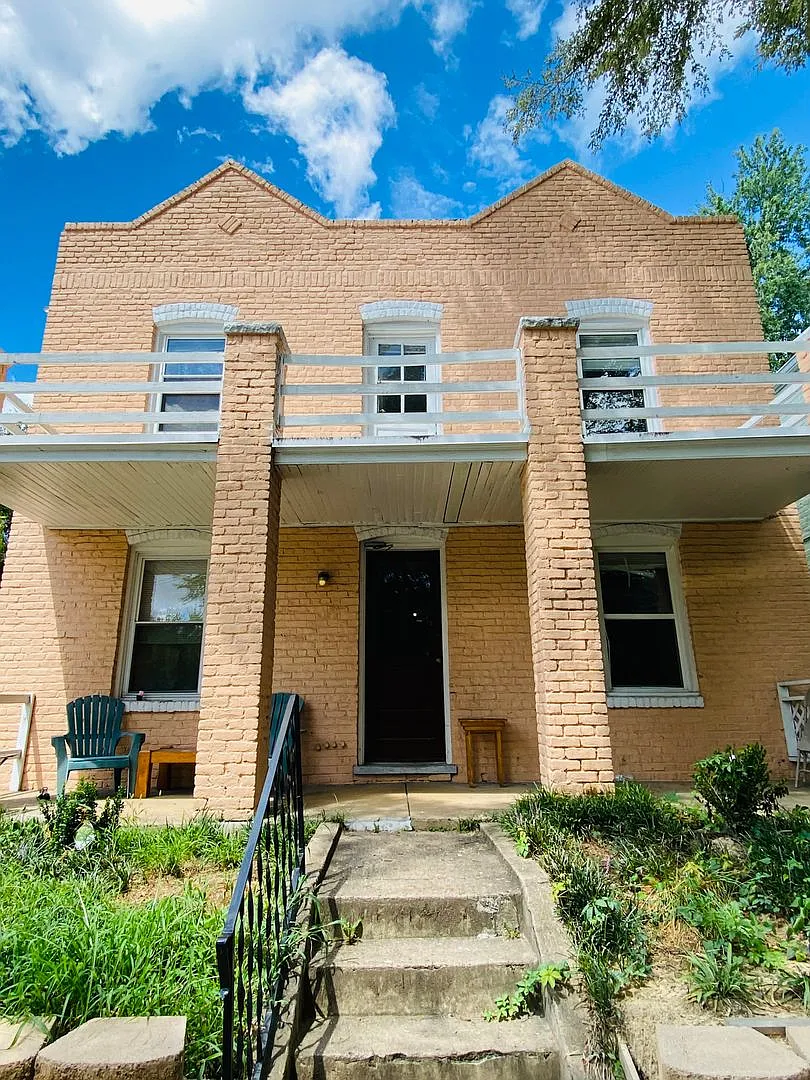 2 N. Dooley Ave. — Photo 3