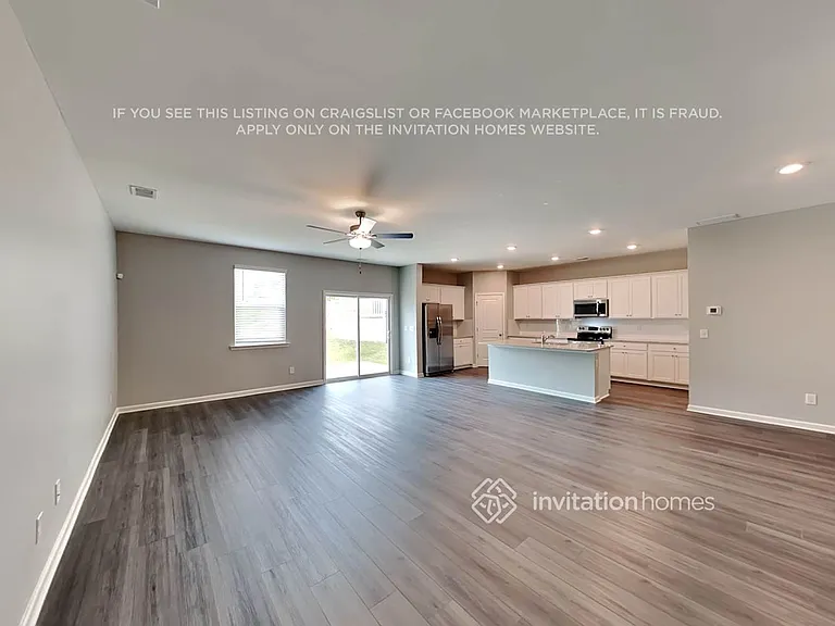 136 Webster Cir — Photo 5