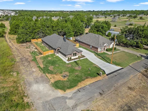 111 Water Crest Ln, Glenn Heights, TX 75154
