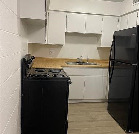 4th image of 575 S Royal Crest Cir Unit 17