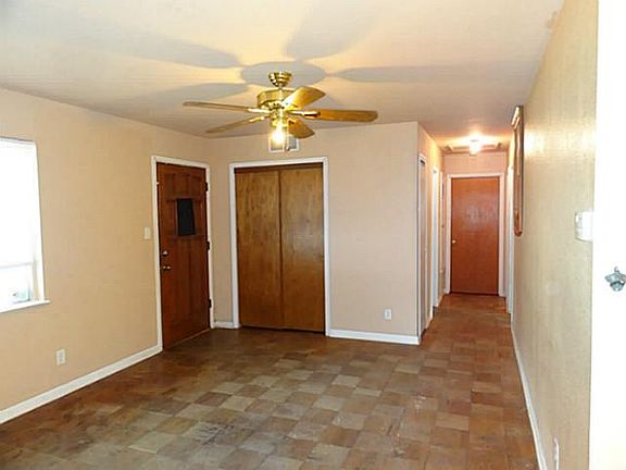 2nd image of 518 W Inwood Dr