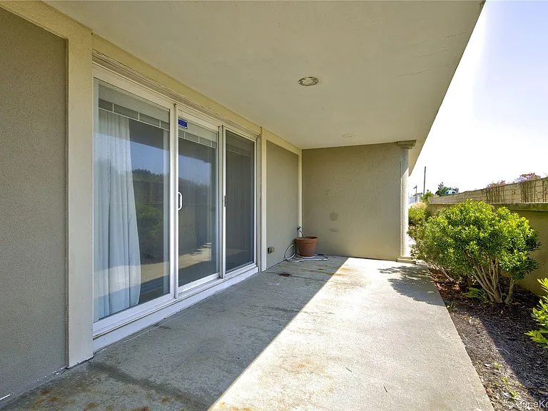 1051 Oceanfront #6 — Photo 29