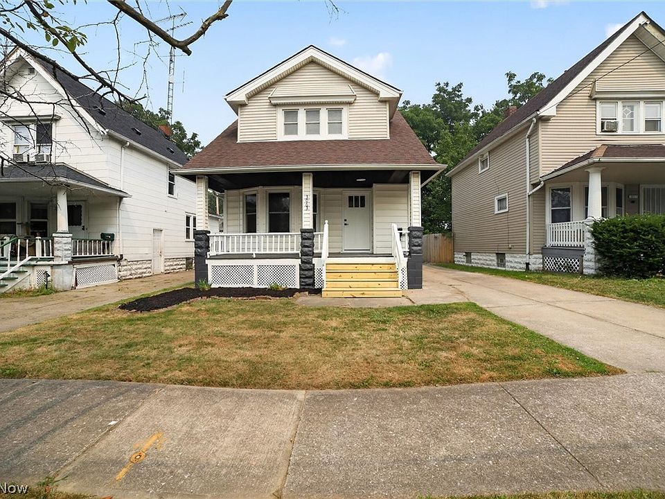 1st image of 3063 W 103rd St
