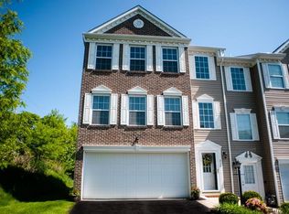 212 Ascot Ct, Coraopolis, PA 15108