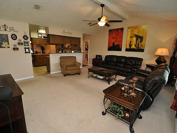 3rd image of 2011 Kingsway Dr