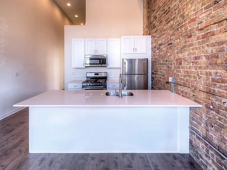 1532 W Chicago Ave — Photo 3