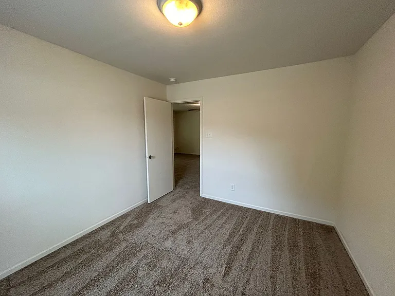 3015 Meadow Knoll Dr — Photo 15