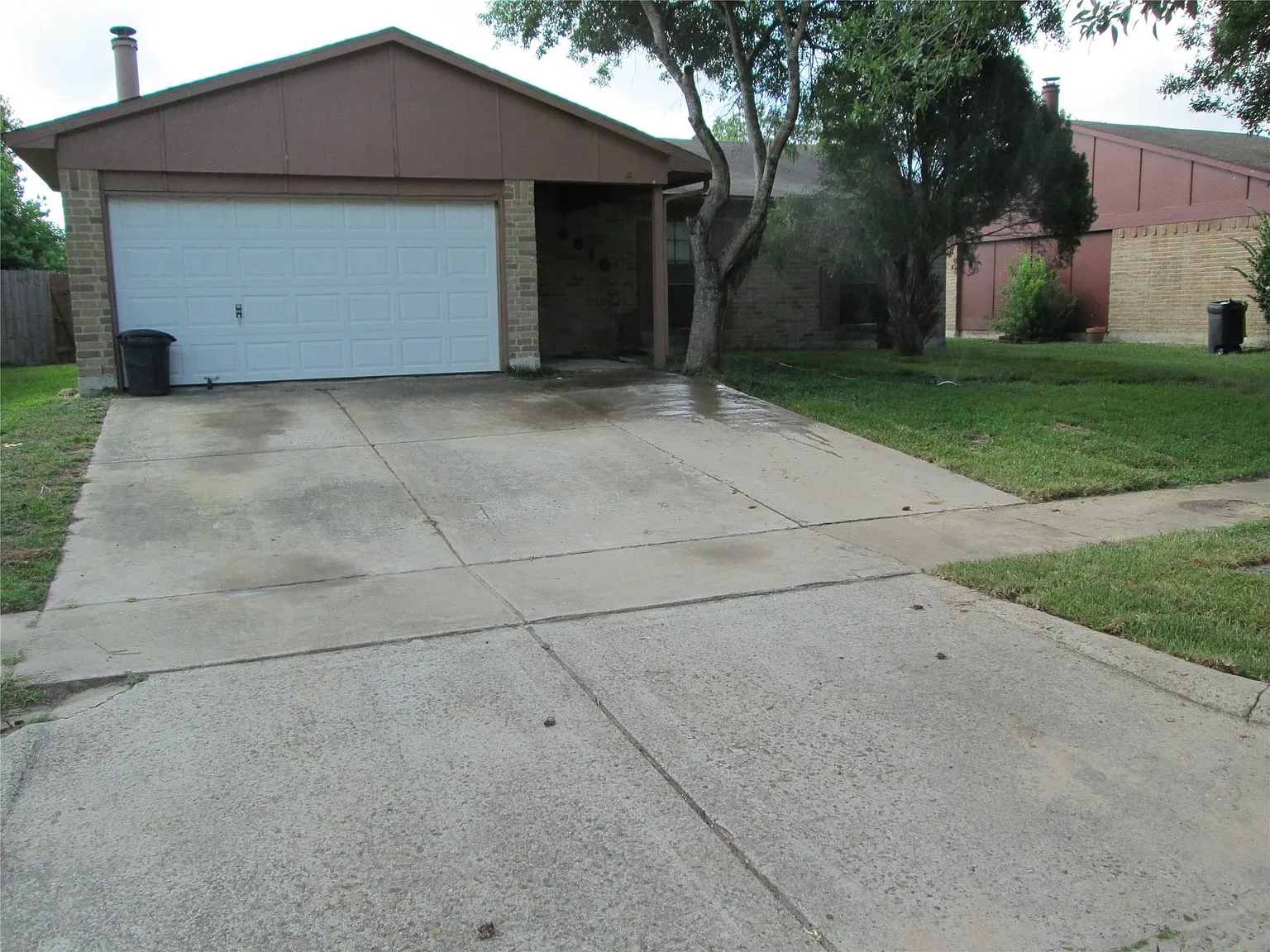 3 bed, 2.0 bath, 1348 sqft, $1,639 — Photo 3