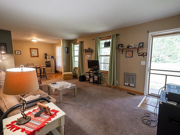 3rd image of 108 Lady Marion Dr