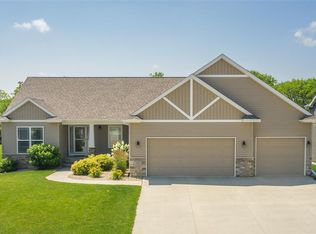 2921 Timber Cove Dr, Cedar Falls, IA 50613