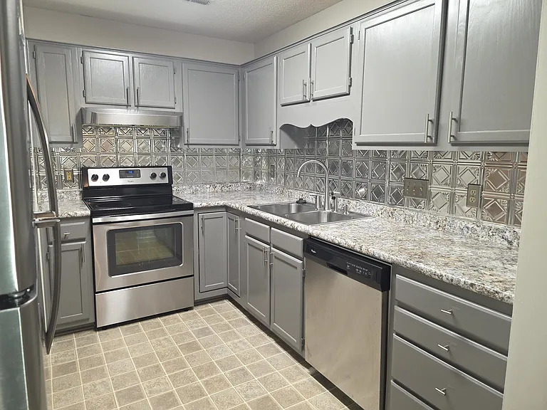 727 Shelby Dr — Photo 8