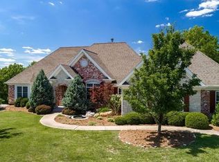 801 Ridge Rd, Ballwin, MO 63021