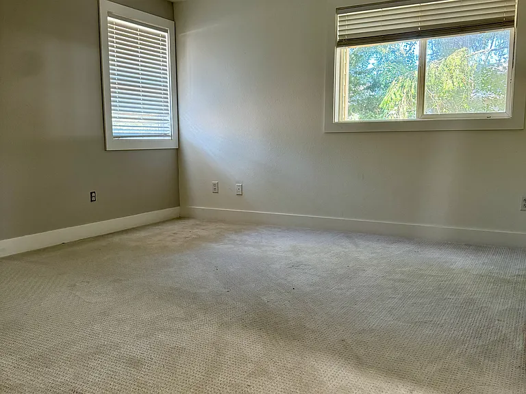 NW 32nd Ave — Photo 9