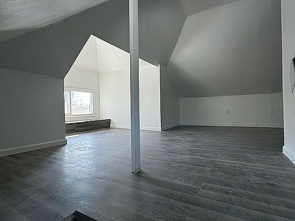 5th image of 118 N Riley Ave