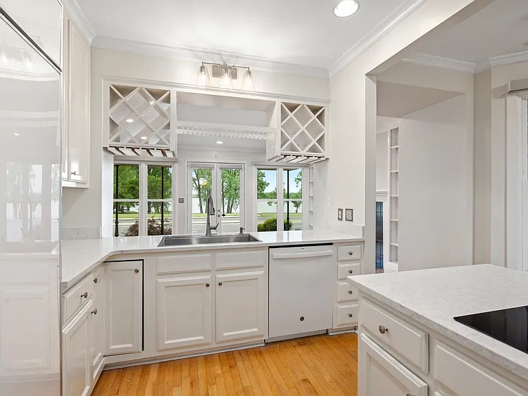 752 Island Dr — Photo 12