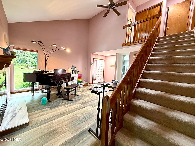 4th image of 20 Green Meadow Drive