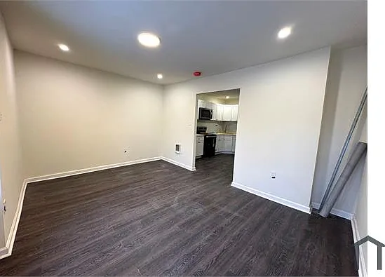 2 bed, 1000 sqft, $1,600 — Photo 4