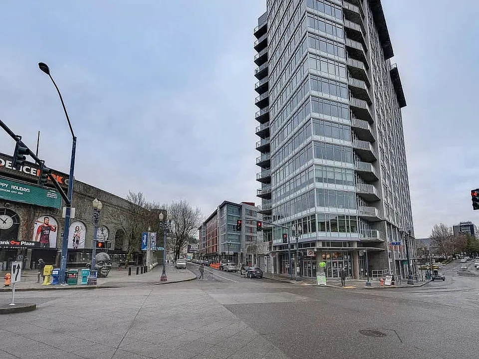 1926 W Burnside St #704