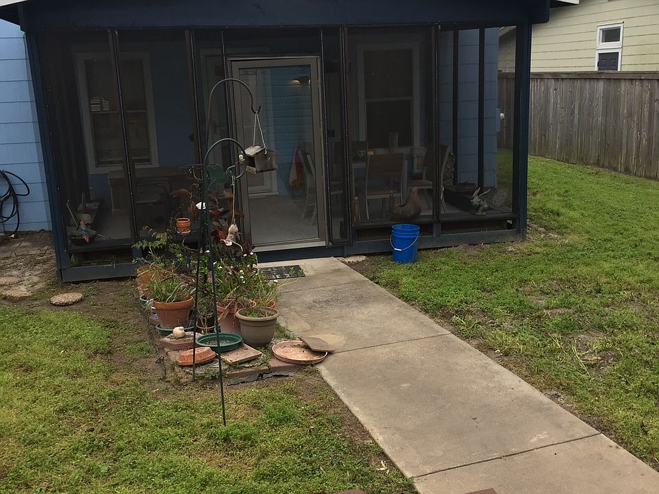 2nd image of 3421 Monterrey St