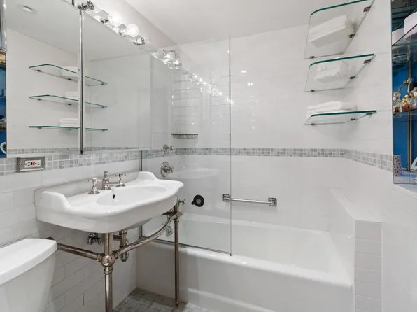 45 West 54th Street image 8 of 9