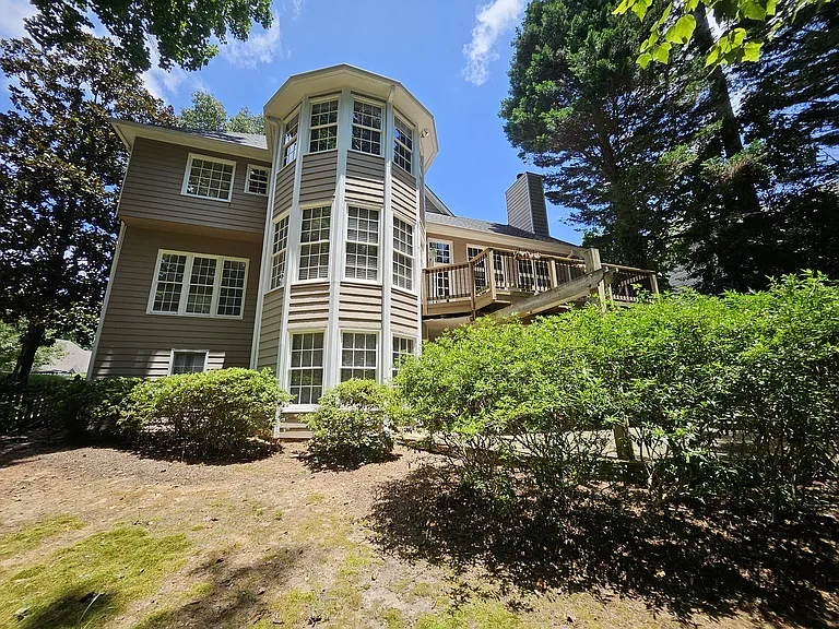 450 Eastbourne Way — Photo 30
