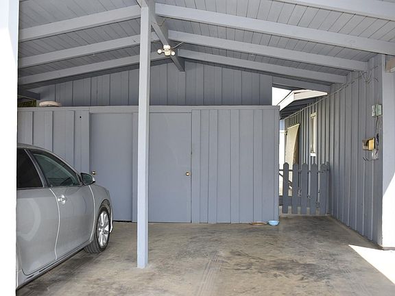 3rd image of 610-612 W Iris Ave