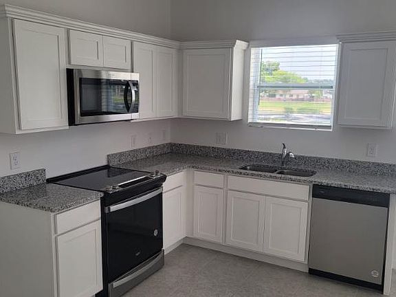 5th image of 3082 Azalea Dr