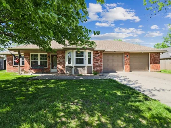514 NW Willow Dr, Grain Valley, MO 64029