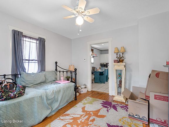 5th image of 4012 Henderson Ave