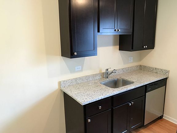 3rd image of 3001 W Lawrence Ave #1E