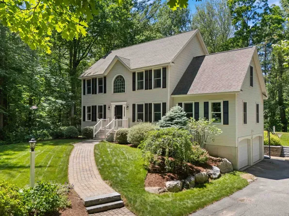 7 Premier Drive, Londonderry, NH 03053