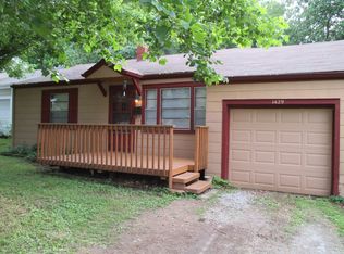 1429 S Roanoke Ave, Springfield, MO 65807