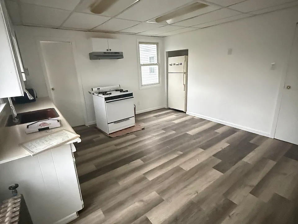 204 John St #2