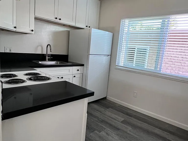 6245 Kester Ave — Photo 13