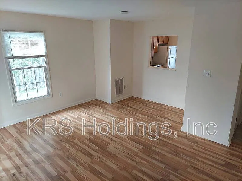 3 bed, 2.5 bath, 1120 sqft, $1,600 — Photo 2