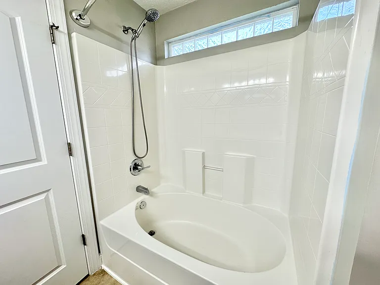 405 Vintage Cir — Photo 14
