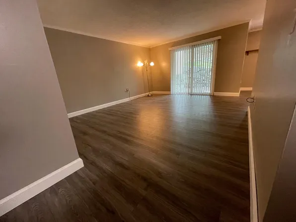 10 Beals Cove Rd APT G, Hingham, MA 02043