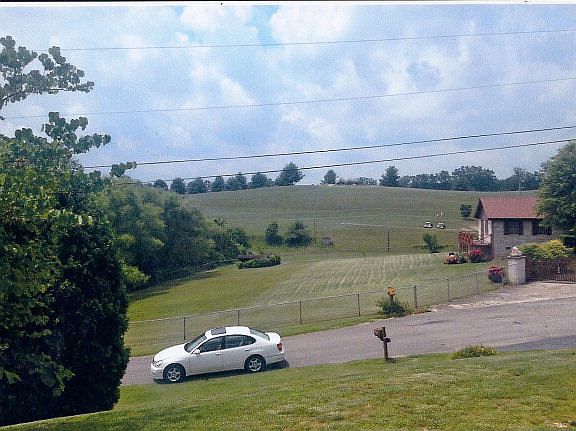 4th image of 16 Irons And Woods Dr