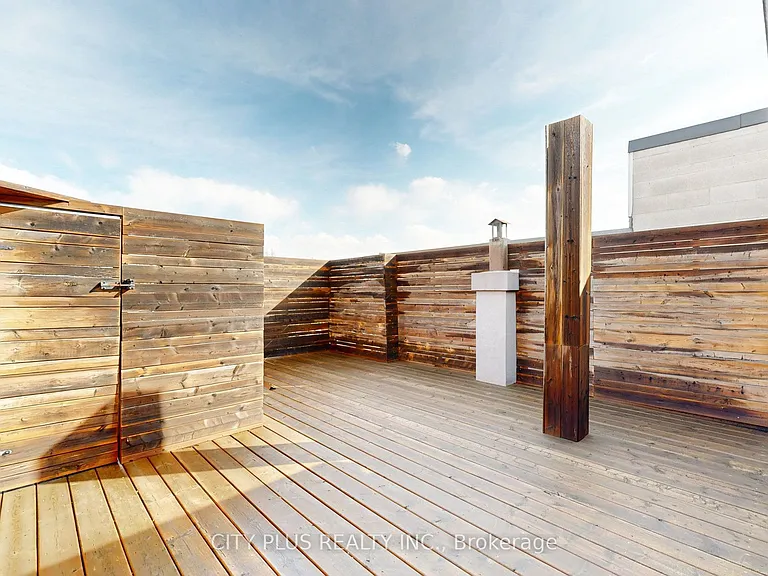 704 Bloor St W — Photo 11