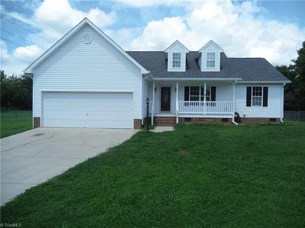 2903 Mitchell Wood Dr, Browns Summit, NC 27214
