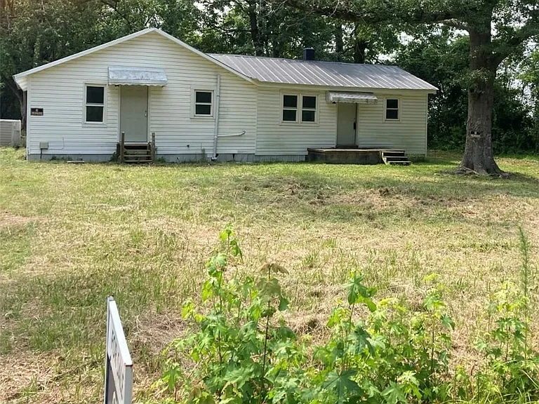 1055 Old Fayetteville Rd — Photo 1