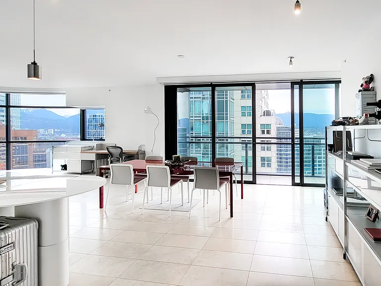 838 Hastings St W #2401 — Photo 32