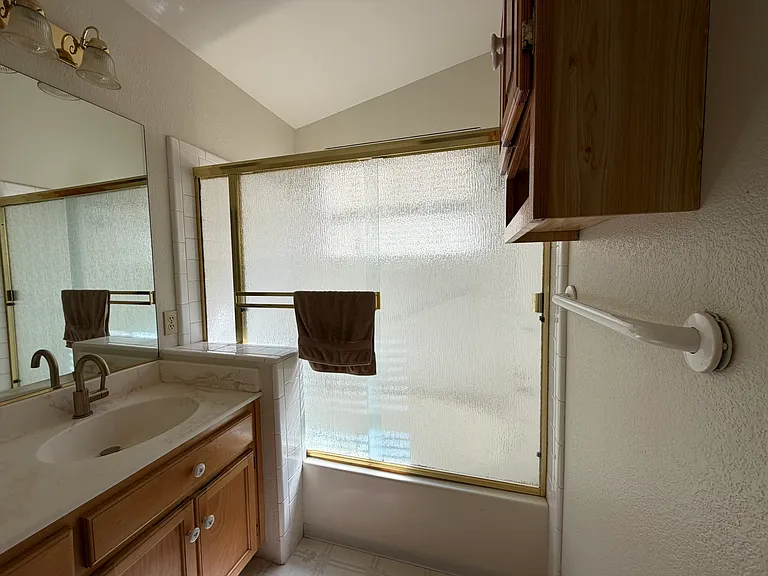 100 Cornell St — Photo 14