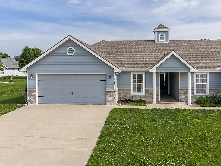 2307 E Sycamore St — Photo 1