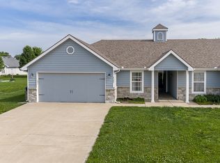 2307 E Sycamore St, Tonganoxie, KS 66086