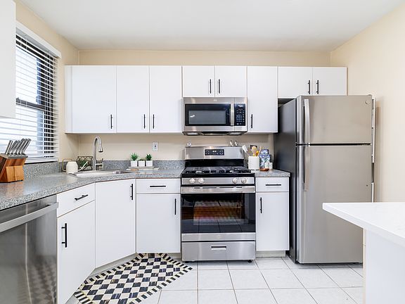 3rd image of 1 Jefferson Ave APT K11