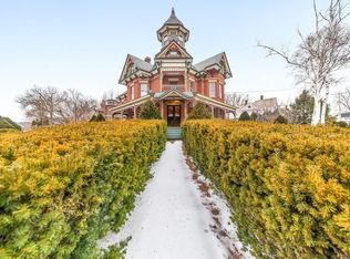 1093 Dwight St, Holyoke, MA 01040